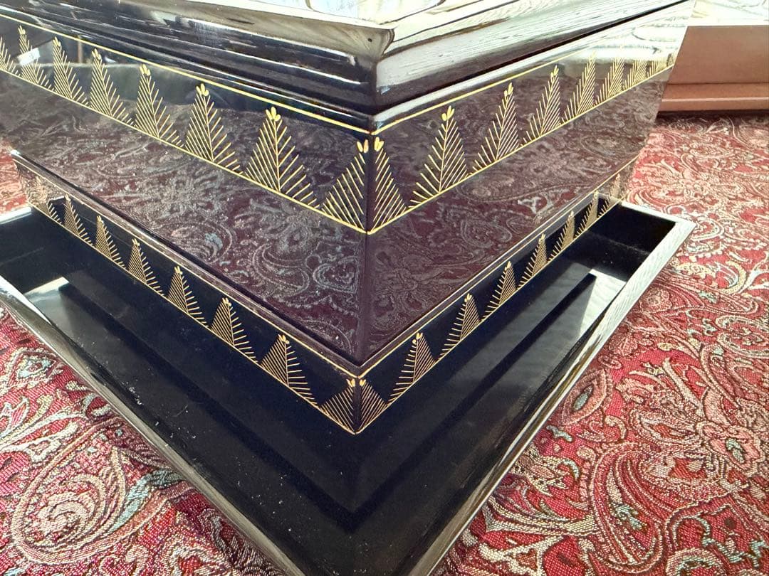 輪島塗（重要無形文化財）沈金二段重箱 重台付 木製共箱付き