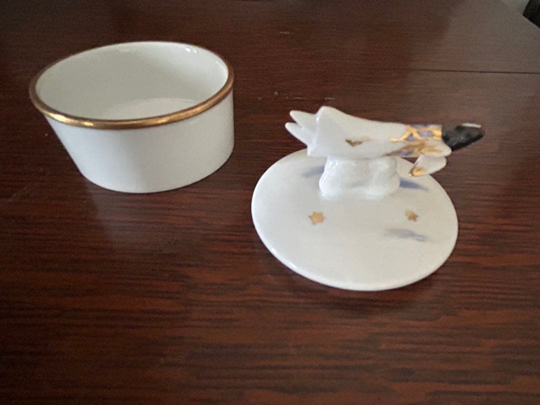 マイセン　陶器 蓋付きボックス 女性フィギュア