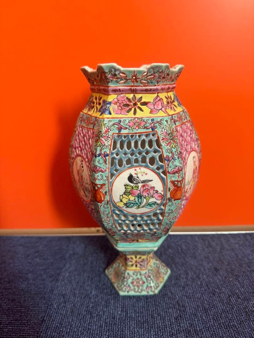 1755 中国骨董　乾隆年製銘　人物花柄文　置物　時代物