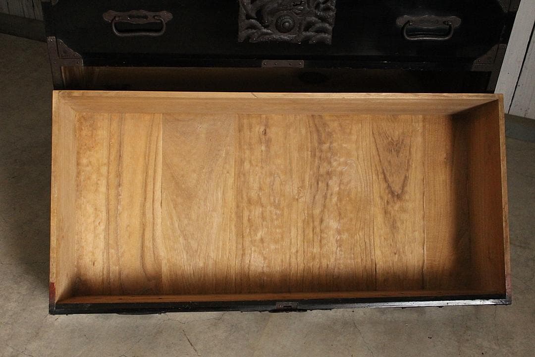 がんちゃん　綺麗な打ち出し金具庄内箪笥　3段　タンス　収納　時代家具