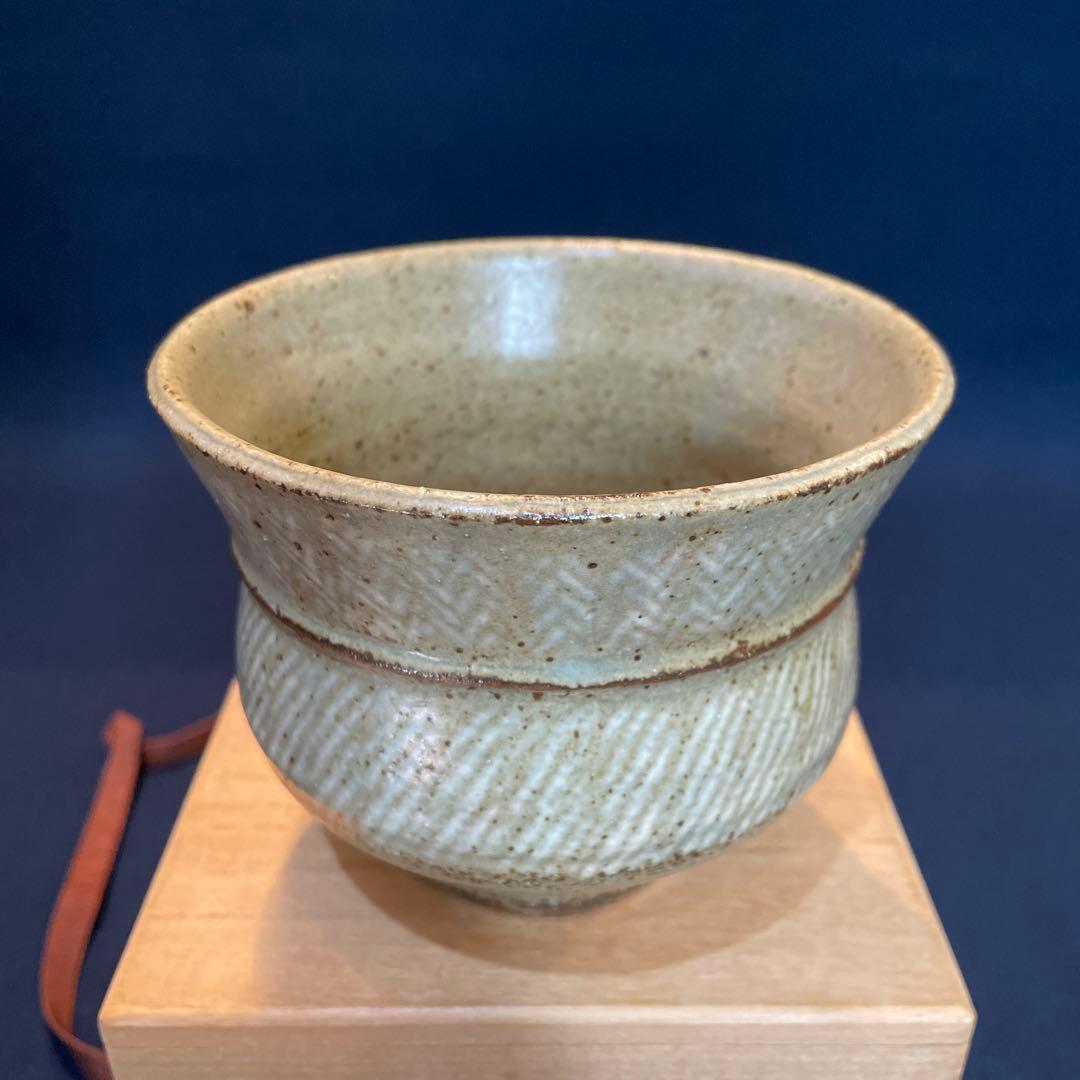 人間国宝【島岡 達三】(作)の『地釉象嵌縄文 茶碗』共箱　茶道具 茶碗