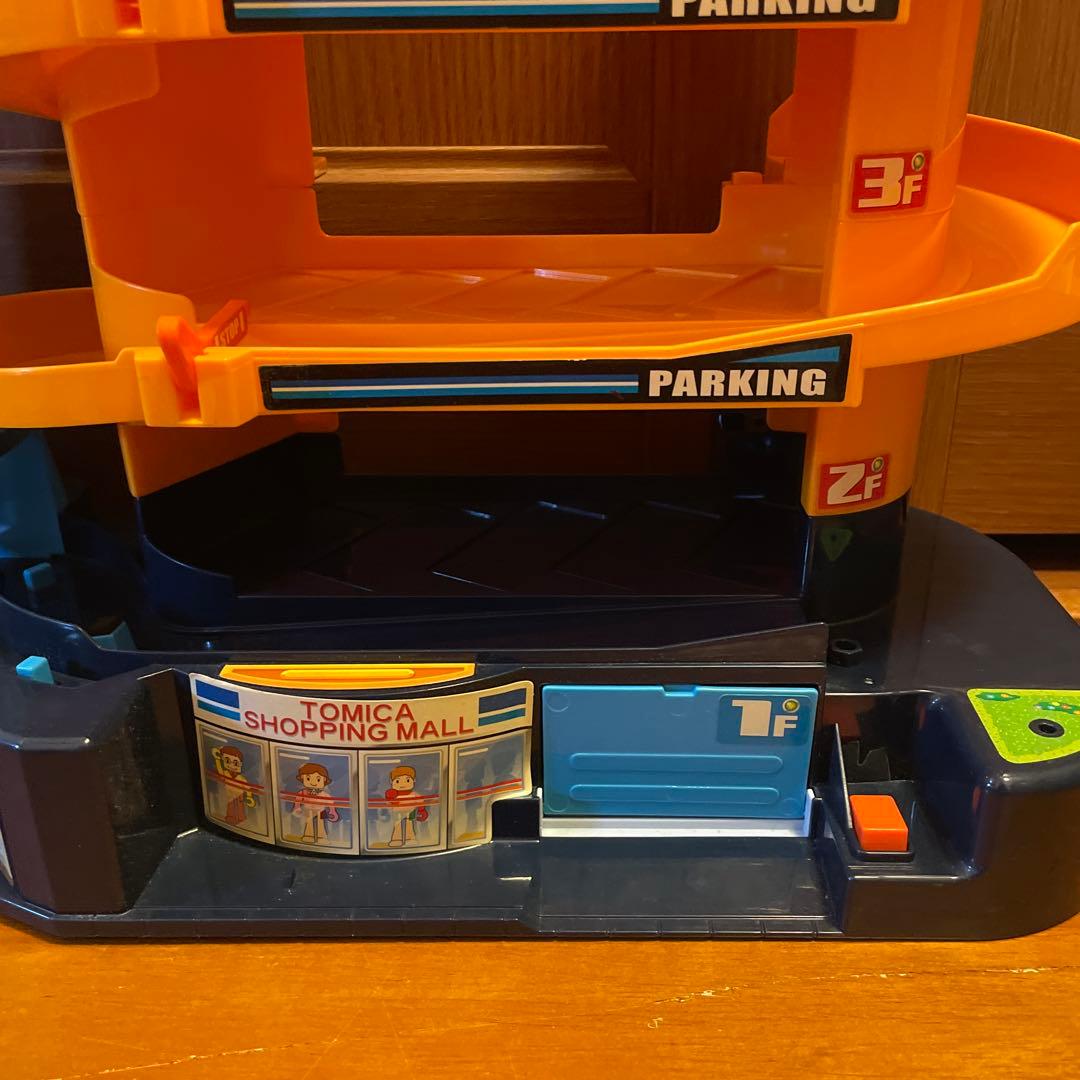 廃盤　BIGトミカビル スパイラルエレベーター　30台　電池いらず　中古品