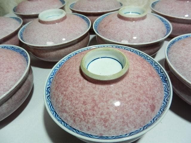 斑桃色地見込みに染付獅子図蓋茶碗９客（裏印「清鳳」）