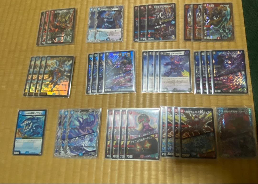 デュエマ 引退品 (スリーブ付き) デッキ6つ 、デッキケース 、プレイマット