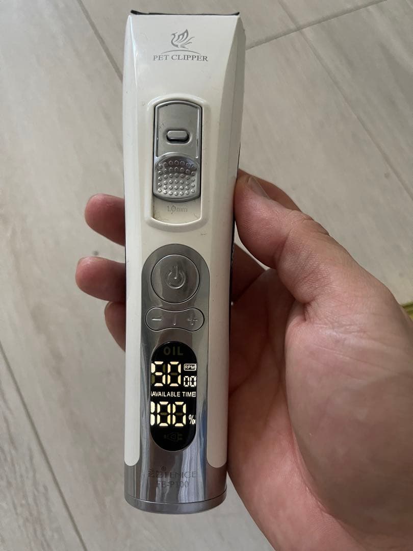 高品質充電式回転速度調節付き　動物用バリカン 厚手ステンレス