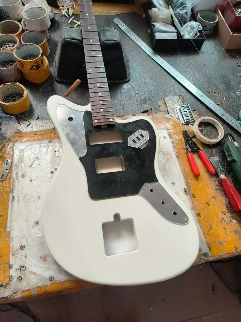 mika@断捨離中　カスタムギターオーダー対応