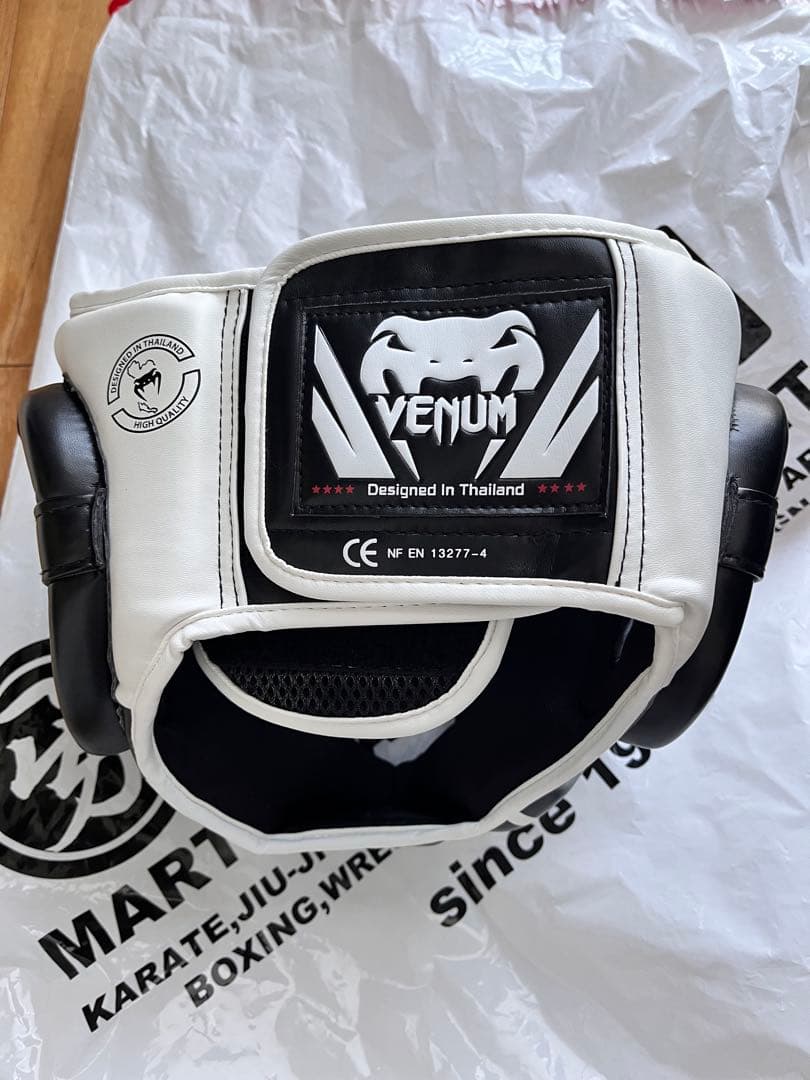 Venum ボクシングヘッドギア ホワイト/ブラック