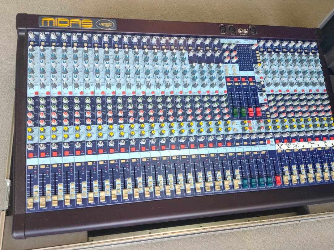MIDAS Venice320 32チャンネルアナログミキサ