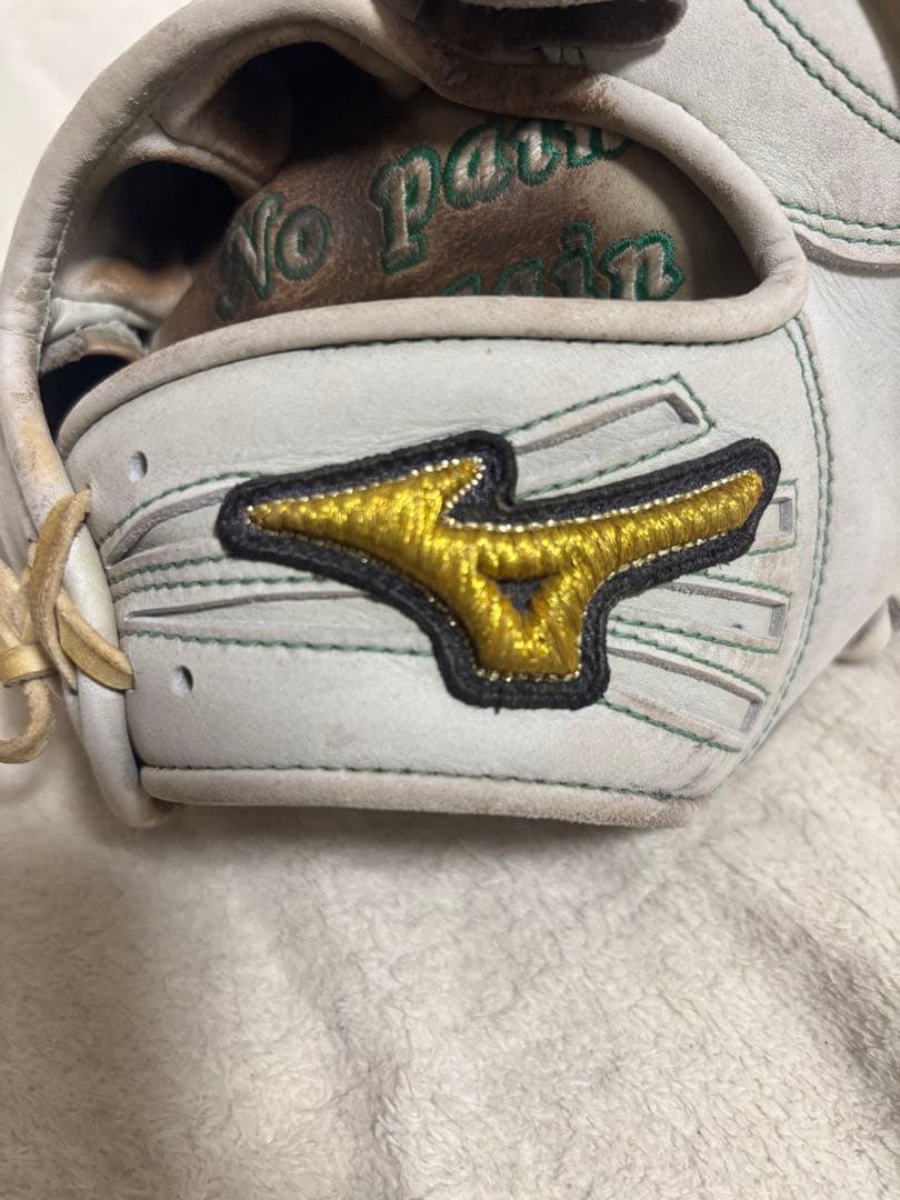 Mizuno 硬式グローブ ホワイト【投手用】