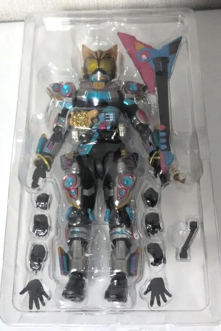 S.H.フィギュアーツ 仮面ライダーナーゴ フィーバービートフォーム