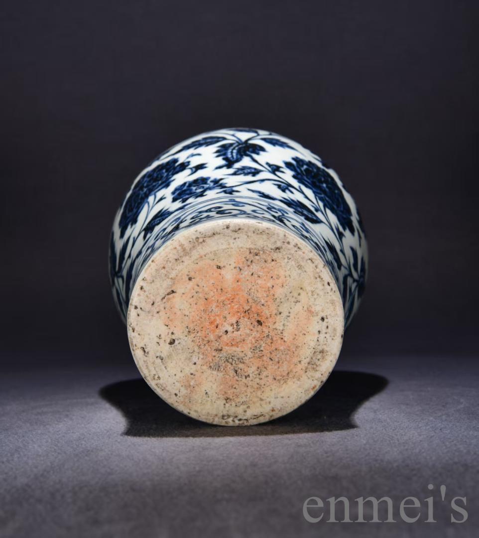 中国古美術・珍品旧蔵・大明宣徳紋・青花纏枝牡丹紋梅瓶・花瓶・唐物・青花磁・陶磁器