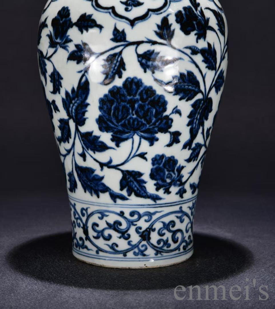 中国古美術・珍品旧蔵・大明宣徳紋・青花纏枝牡丹紋梅瓶・花瓶・唐物・青花磁・陶磁器