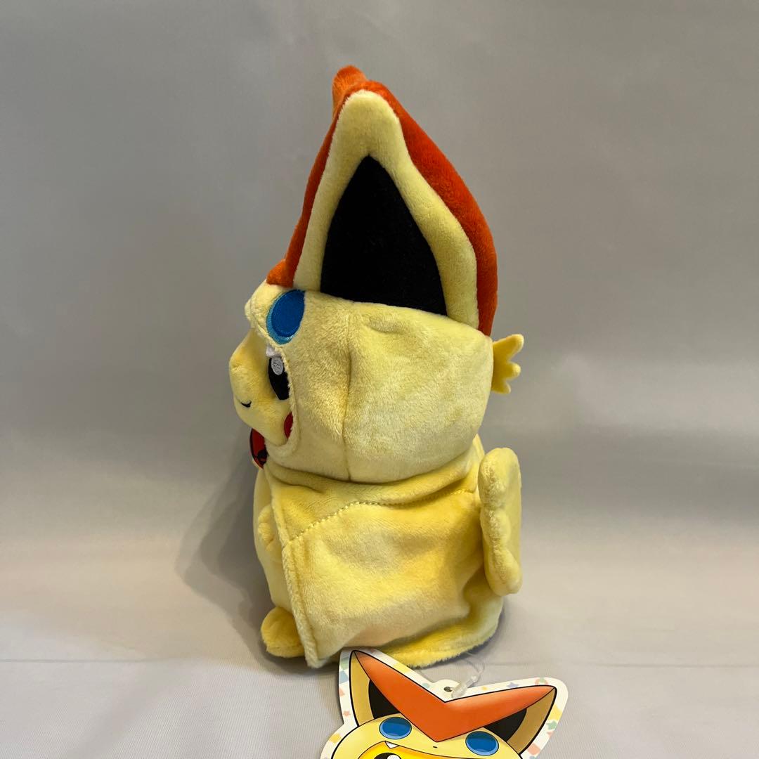 ポンチョを着たピカチュウ　ビクティニ　ぬいぐるみ