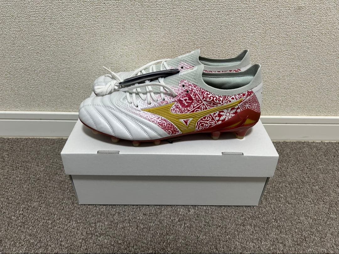 サッカースパイク　ミズノ　モレリアネオ4β