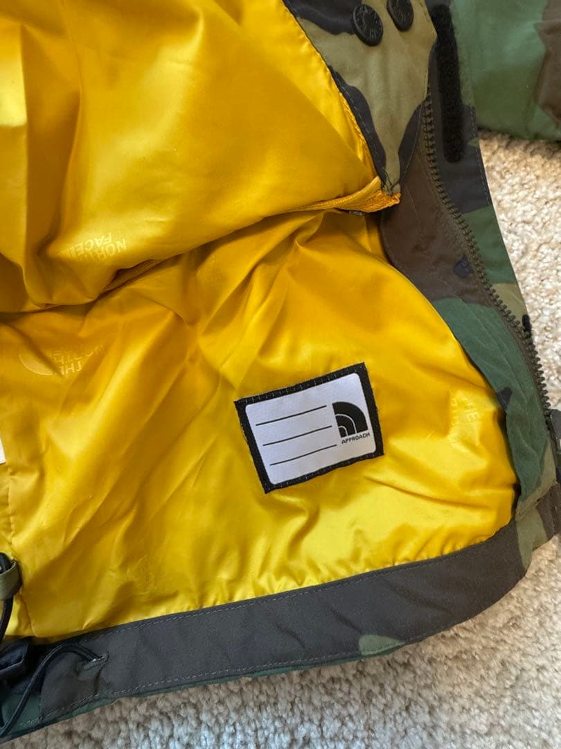 美品　ノースフェイス キッズ スノーウェア 130、120 上下セット 迷彩