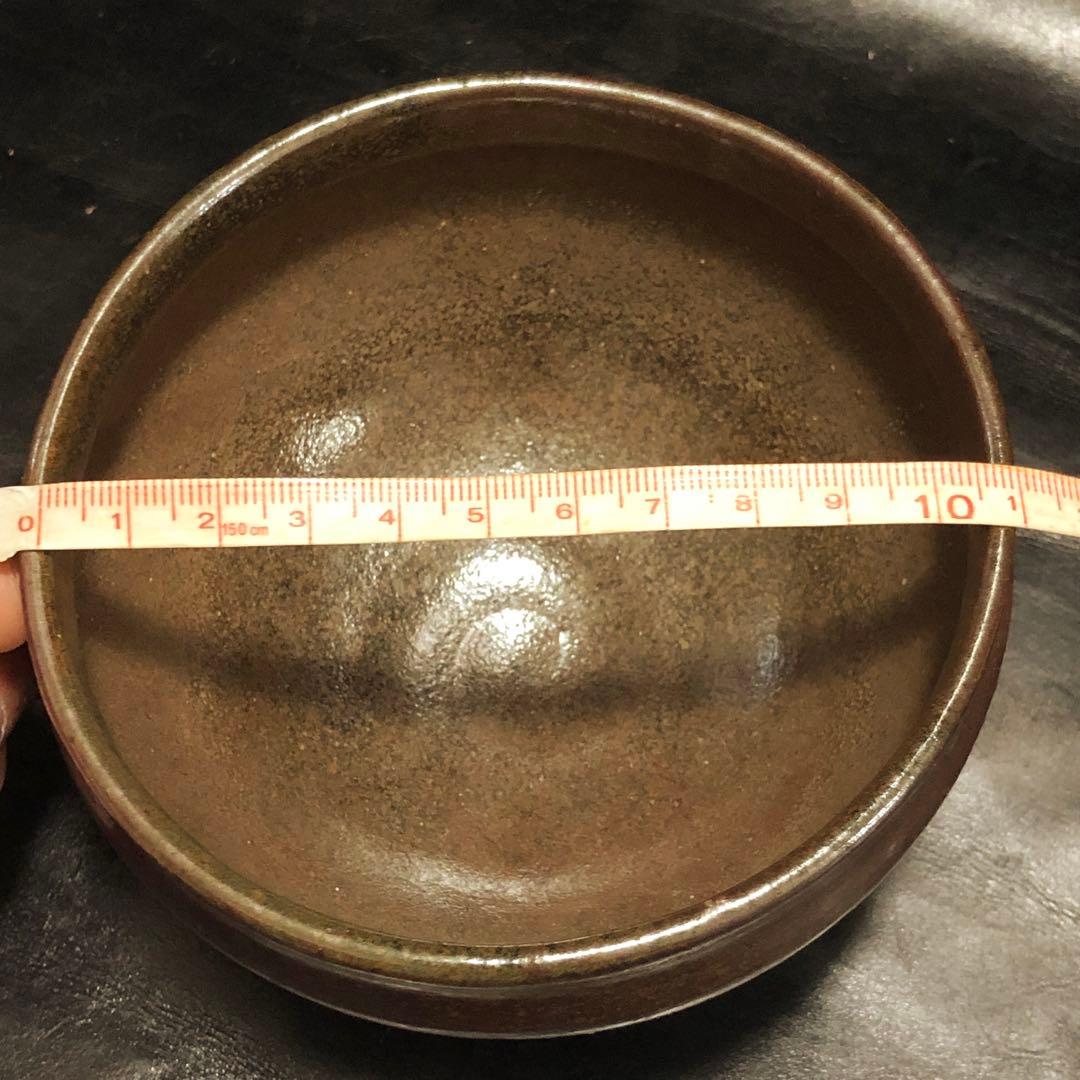 美しい古美術◆蔵から釉薬の垂れがある焦げ茶色の抹茶茶碗が出て来ました。