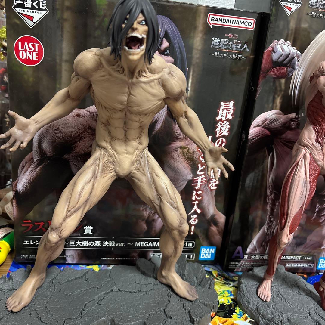 一番くじ進撃の巨人A賞女型の巨人+ラストワン賞エレン巨人　b賞エレンとアニ