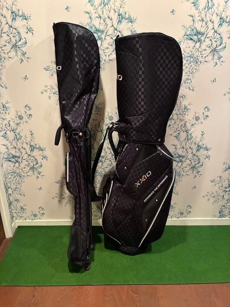 Yoshihiro さん専用XXIO キャディバッグとセルフスタンドバッグセット