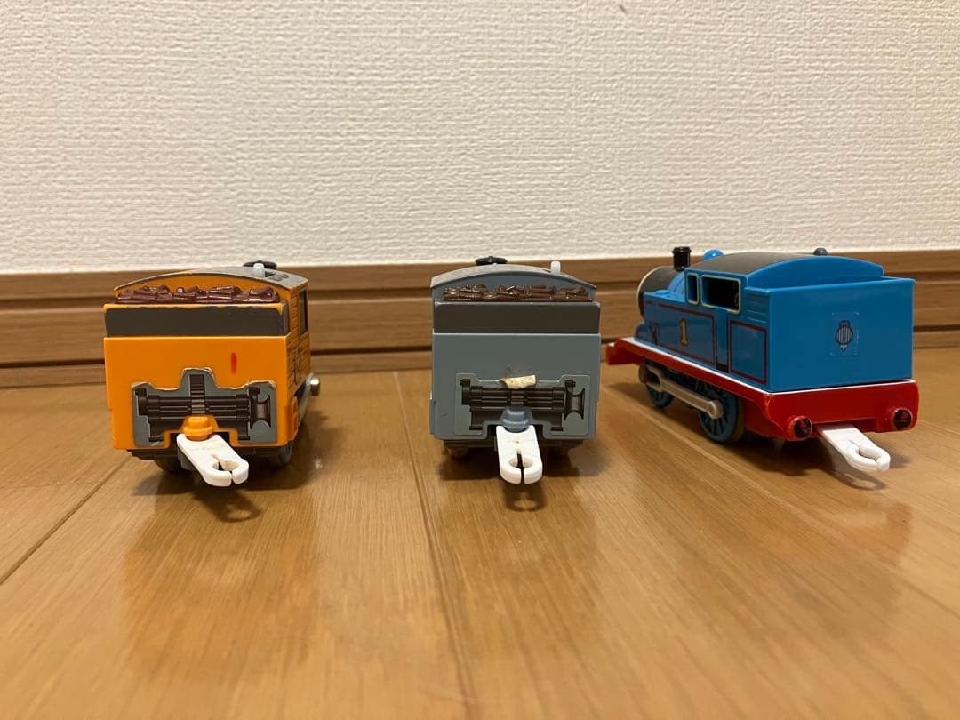 プラレール トーマス&バッシュの丸太つみおろしセットとプラレール ダッシュ