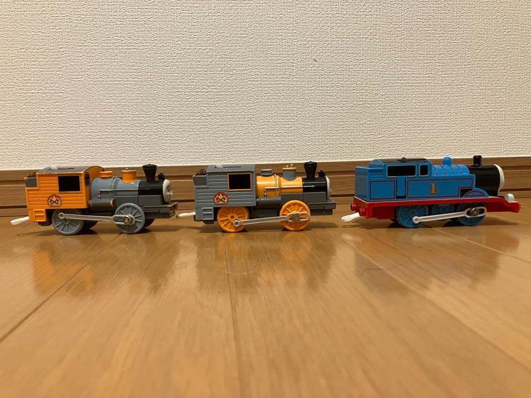 プラレール トーマス&バッシュの丸太つみおろしセットとプラレール ダッシュ