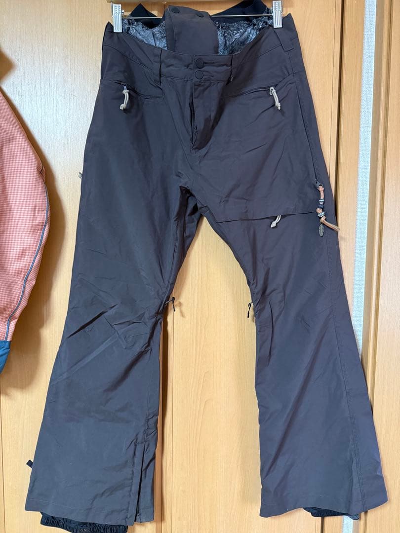 BURTONスノーボードウェア上下セット 上Mサイズ、下Lサイズ