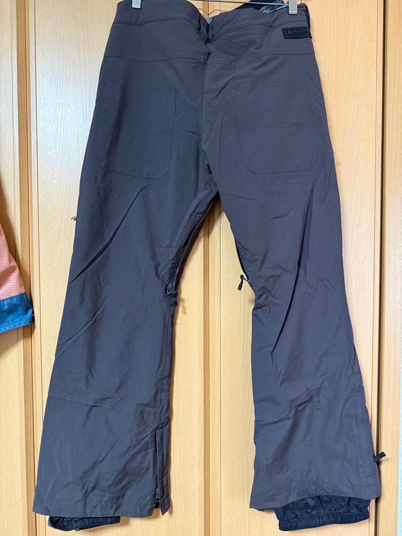 BURTONスノーボードウェア上下セット 上Mサイズ、下Lサイズ