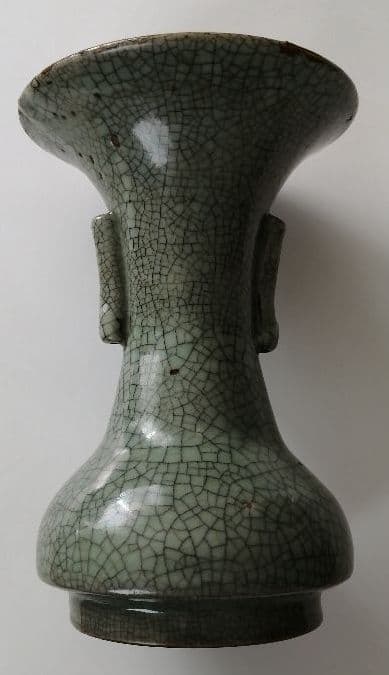 青磁　耳付花瓶