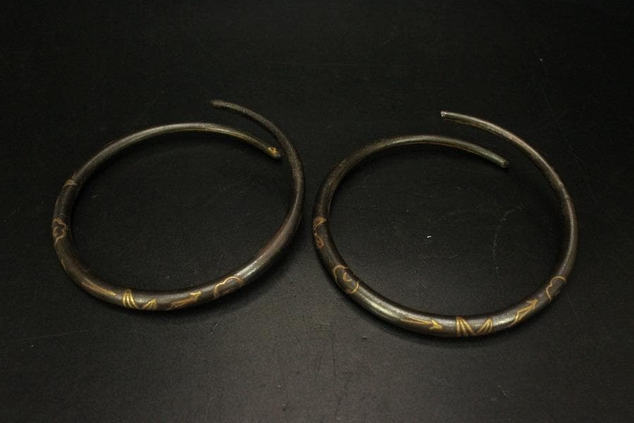 角谷莎村 作 銀摘 瑞鳥紋 丸釜 共箱 金象嵌 釜環 火箸 美品(ZE517)