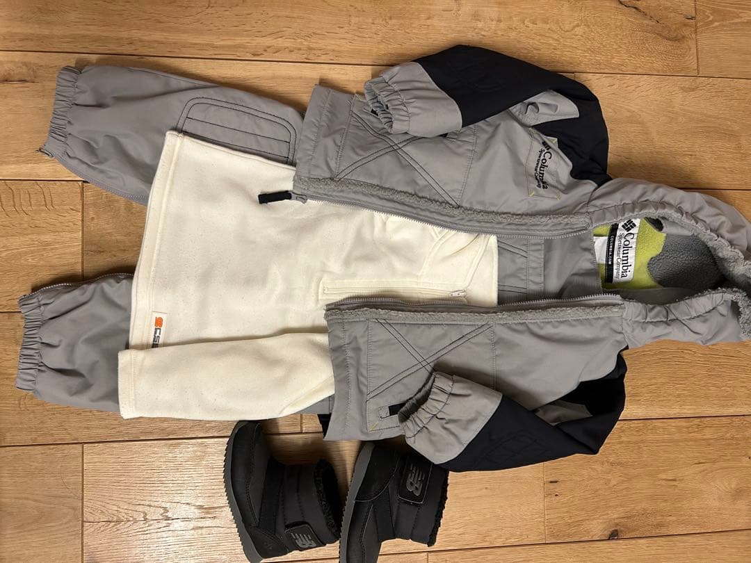 子供用スノーボードウェアとブーツセット