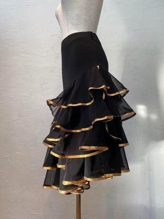 【豪華】新品　段々フリル　裾ゴールデンラメリボン　ラテンスカート黒ｐ3235