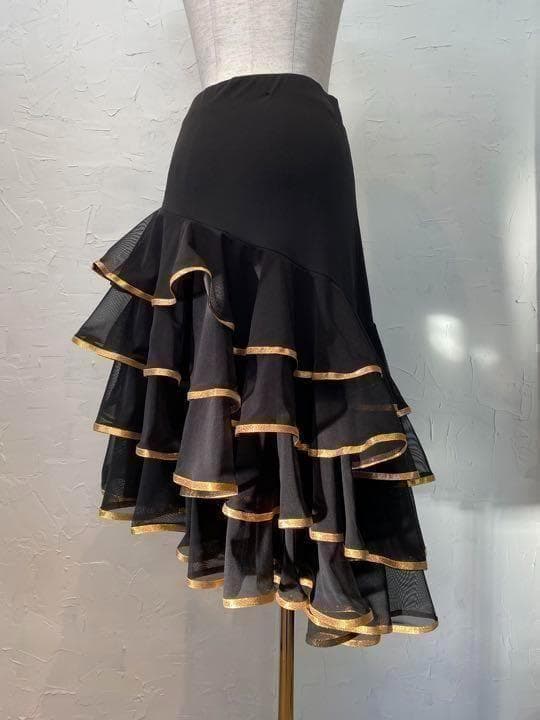 【豪華】新品　段々フリル　裾ゴールデンラメリボン　ラテンスカート黒ｐ3235
