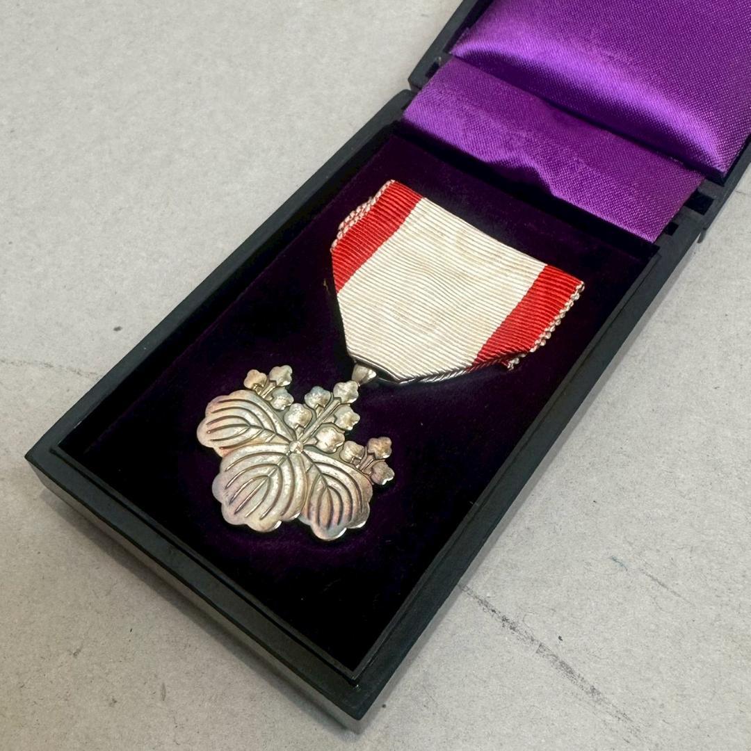 iΦ【セット】勲八等白色桐葉章 勲七等瑞宝章 元箱付き 旧日本軍 顕彰