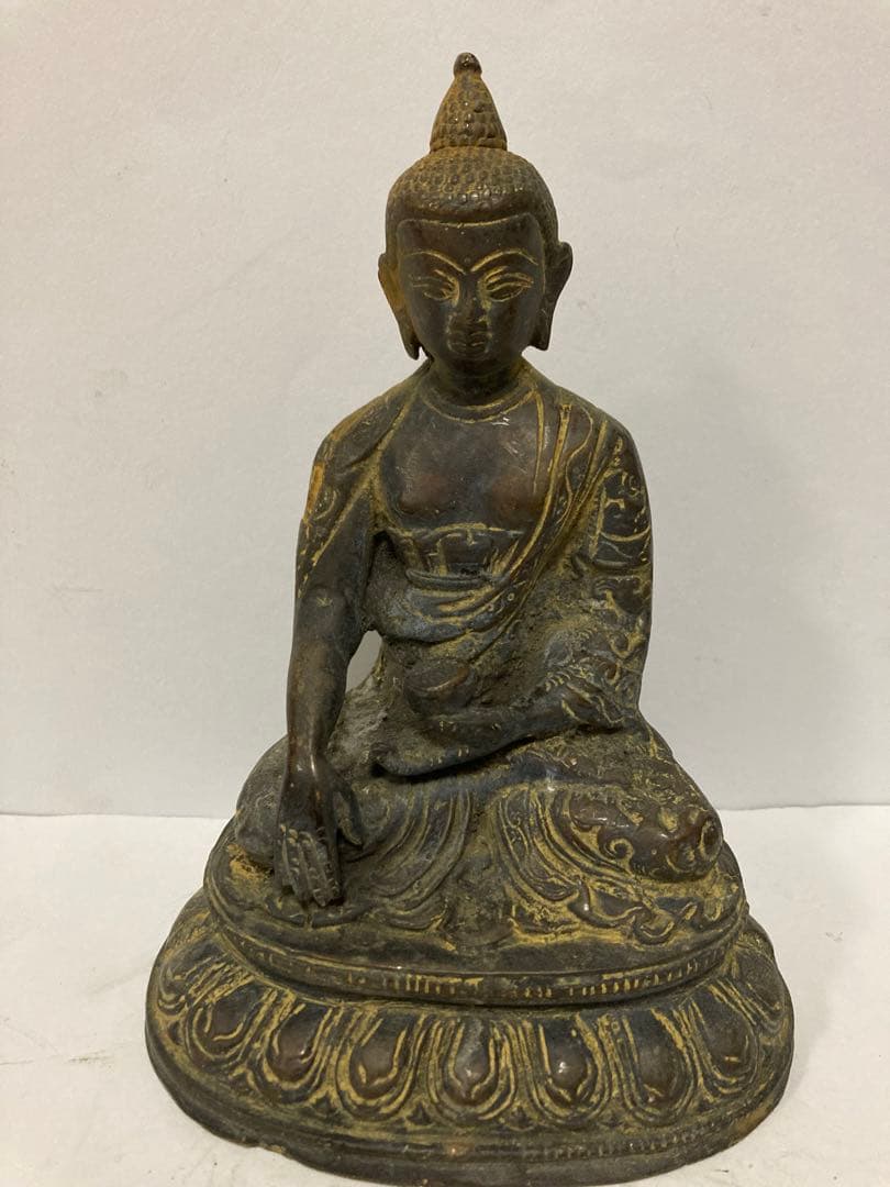 中國古董，古佛像，古銅製。