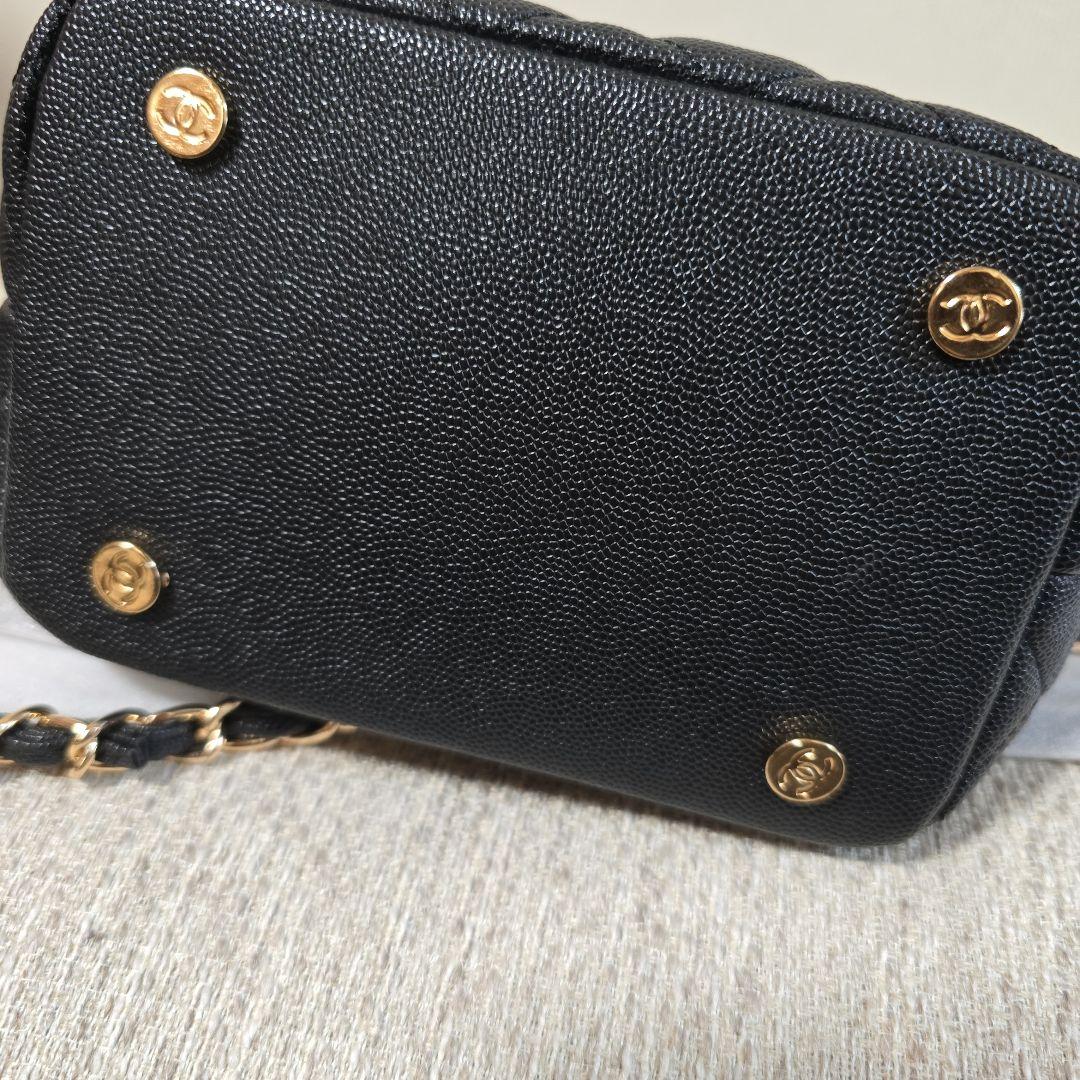 CHANEL ブラック キルティングショルダーバッグ