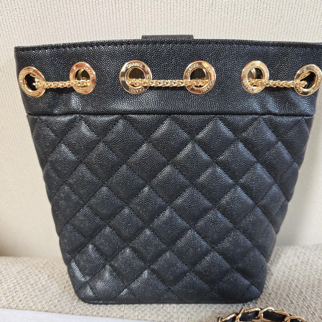 CHANEL ブラック キルティングショルダーバッグ