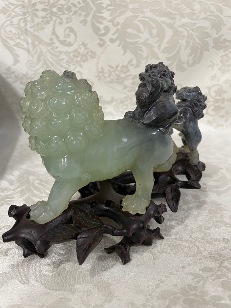 希少　中国骨董　美術品　翡翠　青島獅子　天然石　置物　年代物　台座付き　箱付き