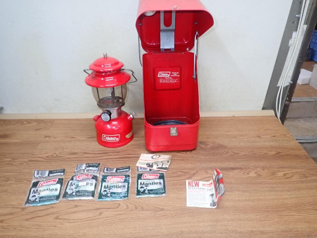 ど*ら様 ビンテージ　コールマン　ガルウィングケース、200A　ランタンセット