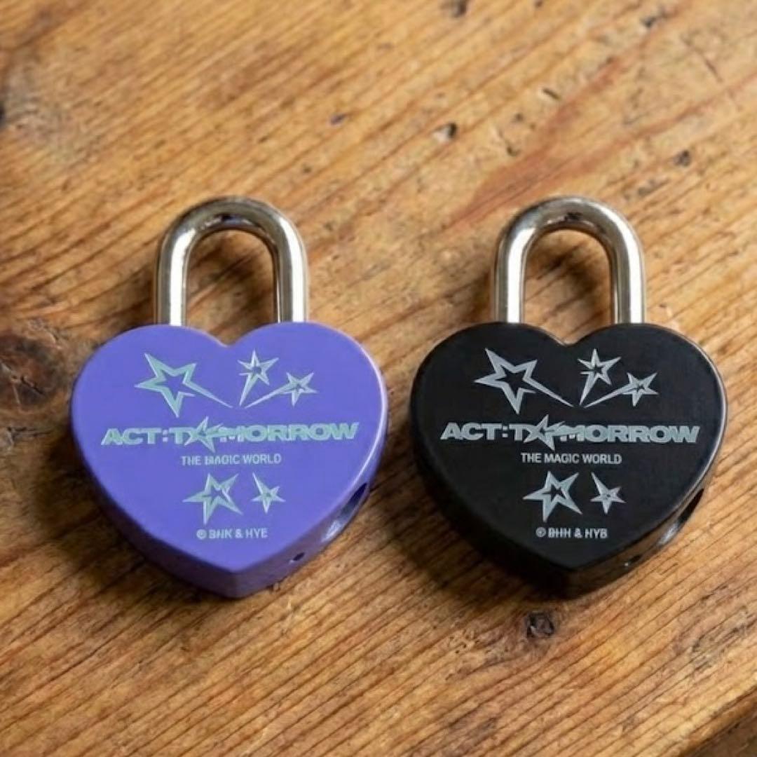 TOMORROW X TOGETHER ハートロック ブラック ブルー 2個
