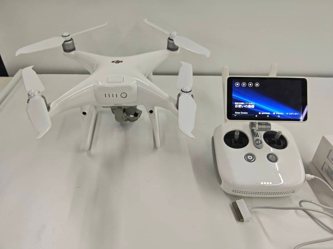 ドローン DJI Phantom 4 PRO + V2.0　バッテリー3個現状品