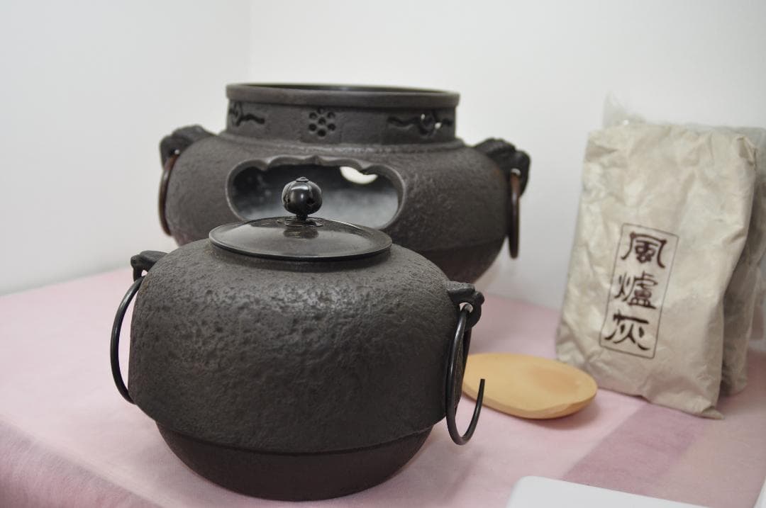 ♪【稀製品】茶道具■風炉釜■鉄瓶 鉄釜 風炉灰 まとめて■86 ♪