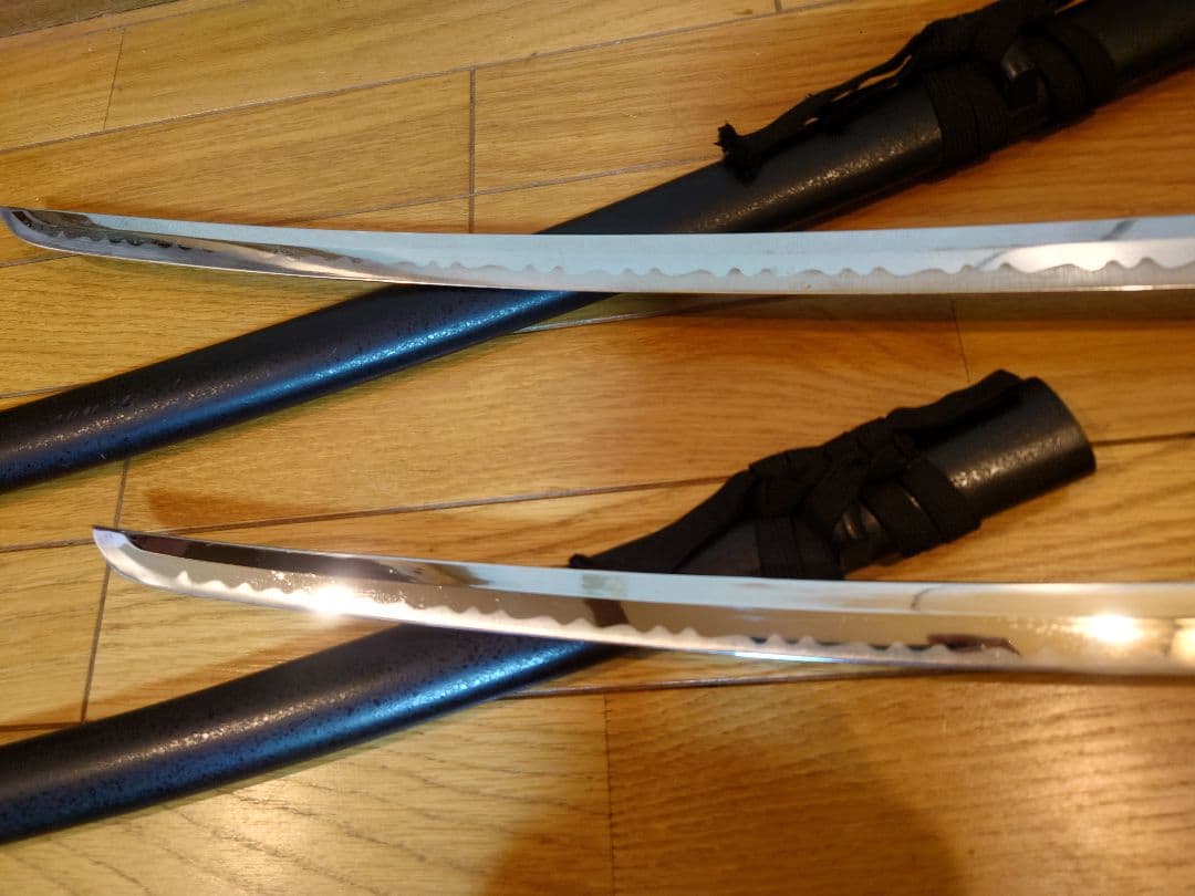 模造刀　二振り　台座付き