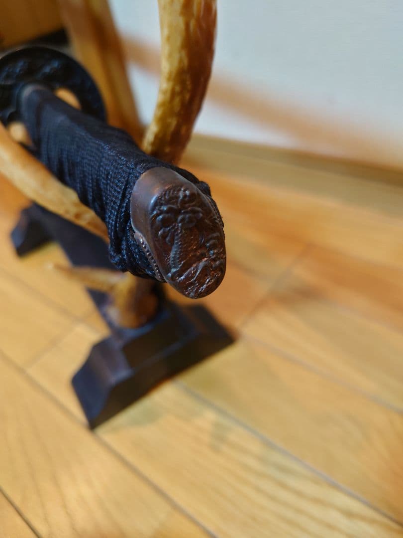 模造刀　二振り　台座付き