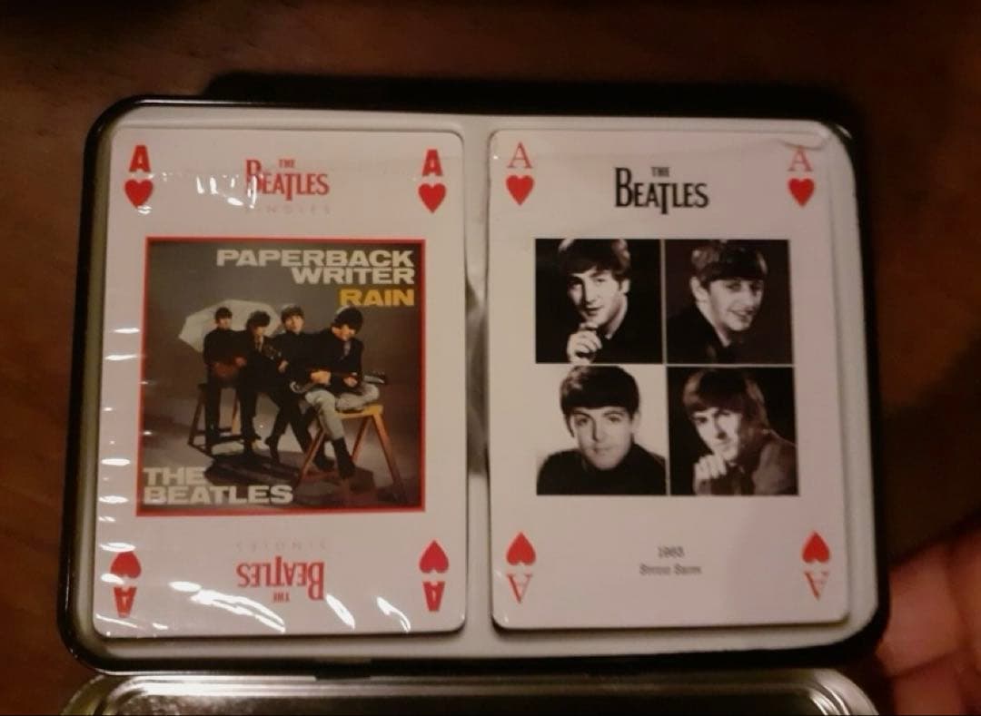 新品未開封2009年THE BEATLESビートルズ特別版トランプセットブリキ箱