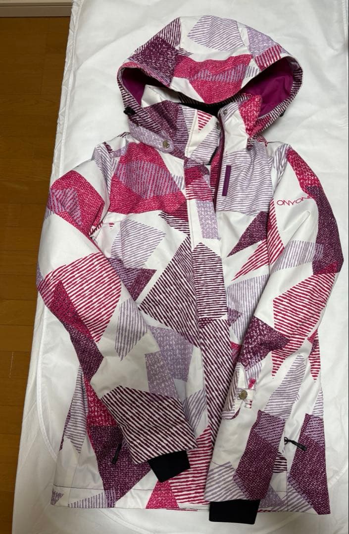 【美品】オンヨネスキーウェア新品 耐水圧10000mmピンク