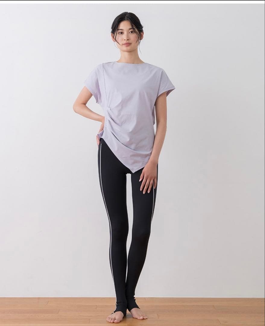 ペーパーライク　アシンメトリートップス　ティラピスTシャツ　Mサイズ