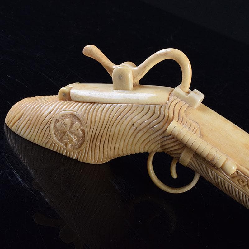 ナリトラ 時代提げ物　獣骨彫刻　銃型　矢立　筆入　C　9209