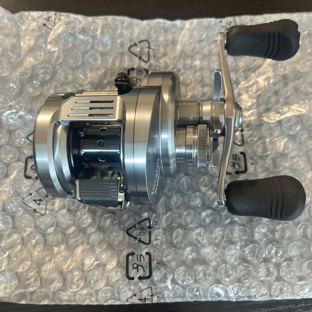 【新品未使用】シマノ 19 カルカッタコンクエスト DC 200 RIGHT