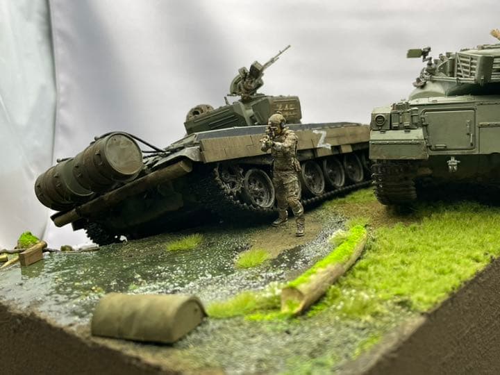 朽ちて池に沈んだT72 ジオラマ　メルカバ戦車付き