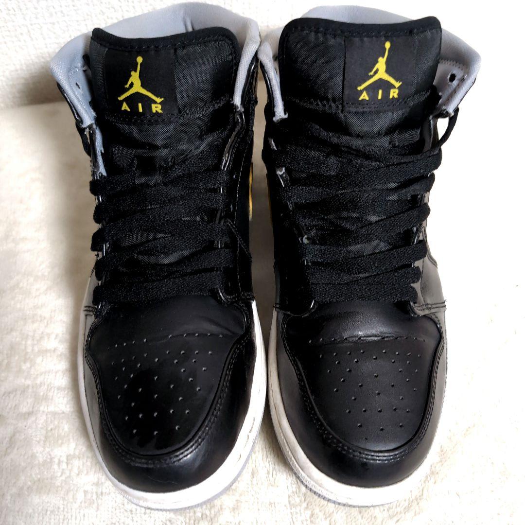 ew22 ナイキ エアジョーダン 1 ミッド スニーカー 黒×黄色 26cm