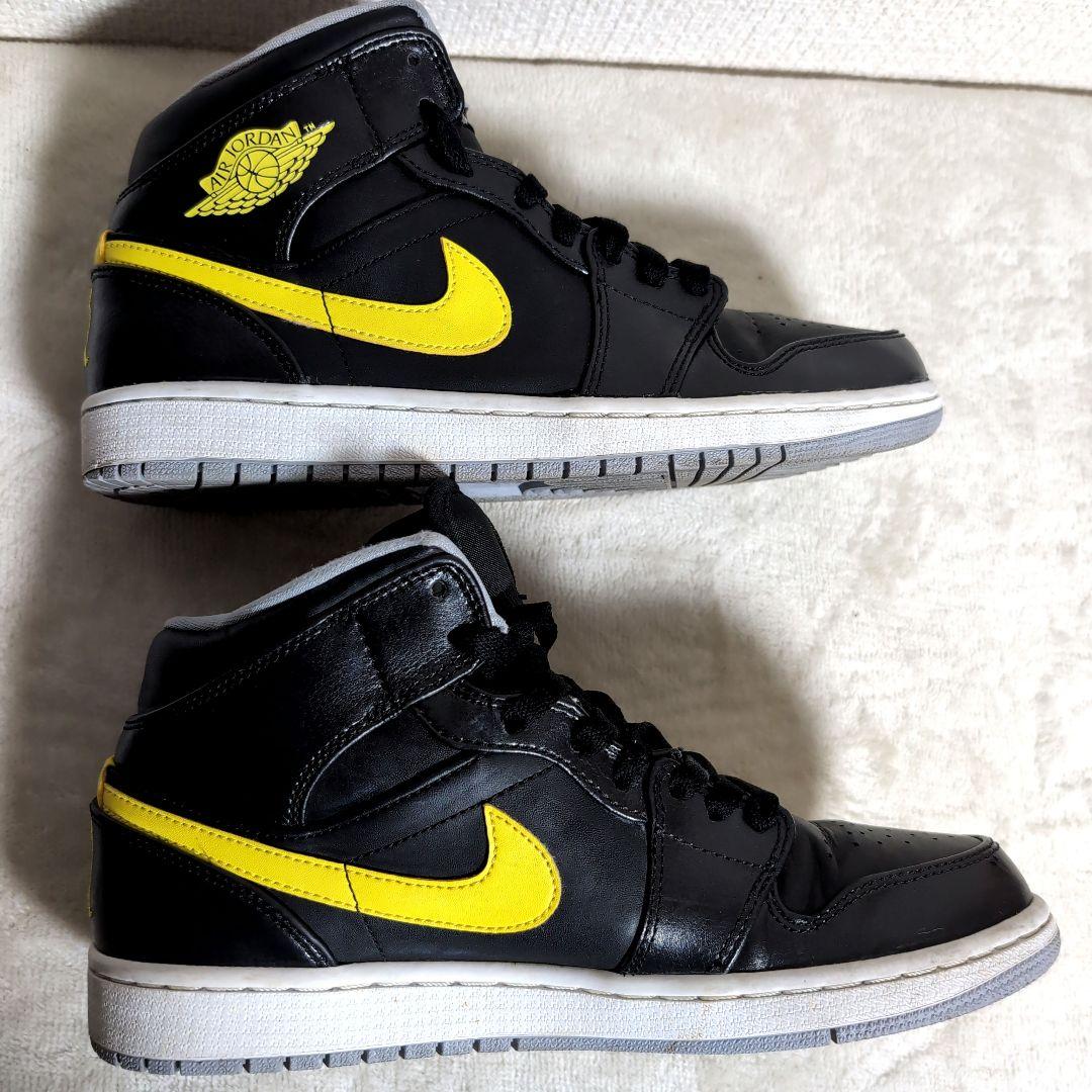 ew22 ナイキ エアジョーダン 1 ミッド スニーカー 黒×黄色 26cm
